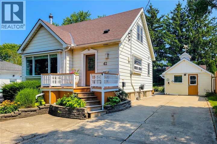 Property Photo: 42 Lake Avenue North ON L8E 1L3