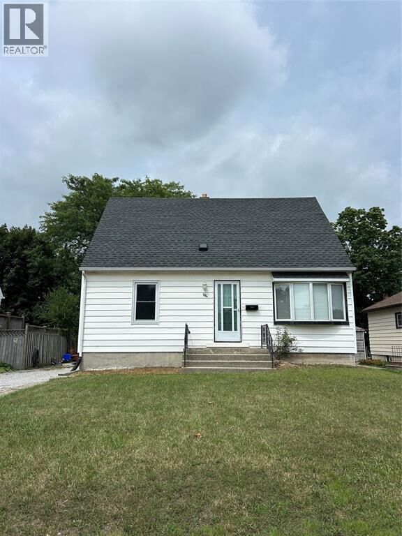 Property Photo:  794 Pineview Avenue  ON N7V 2C8 