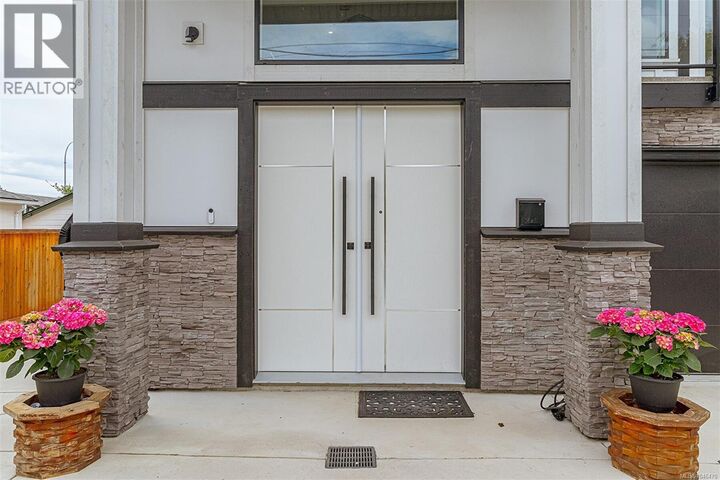 Property Photo: 83 Crease Avenue BC V8Z 1S6