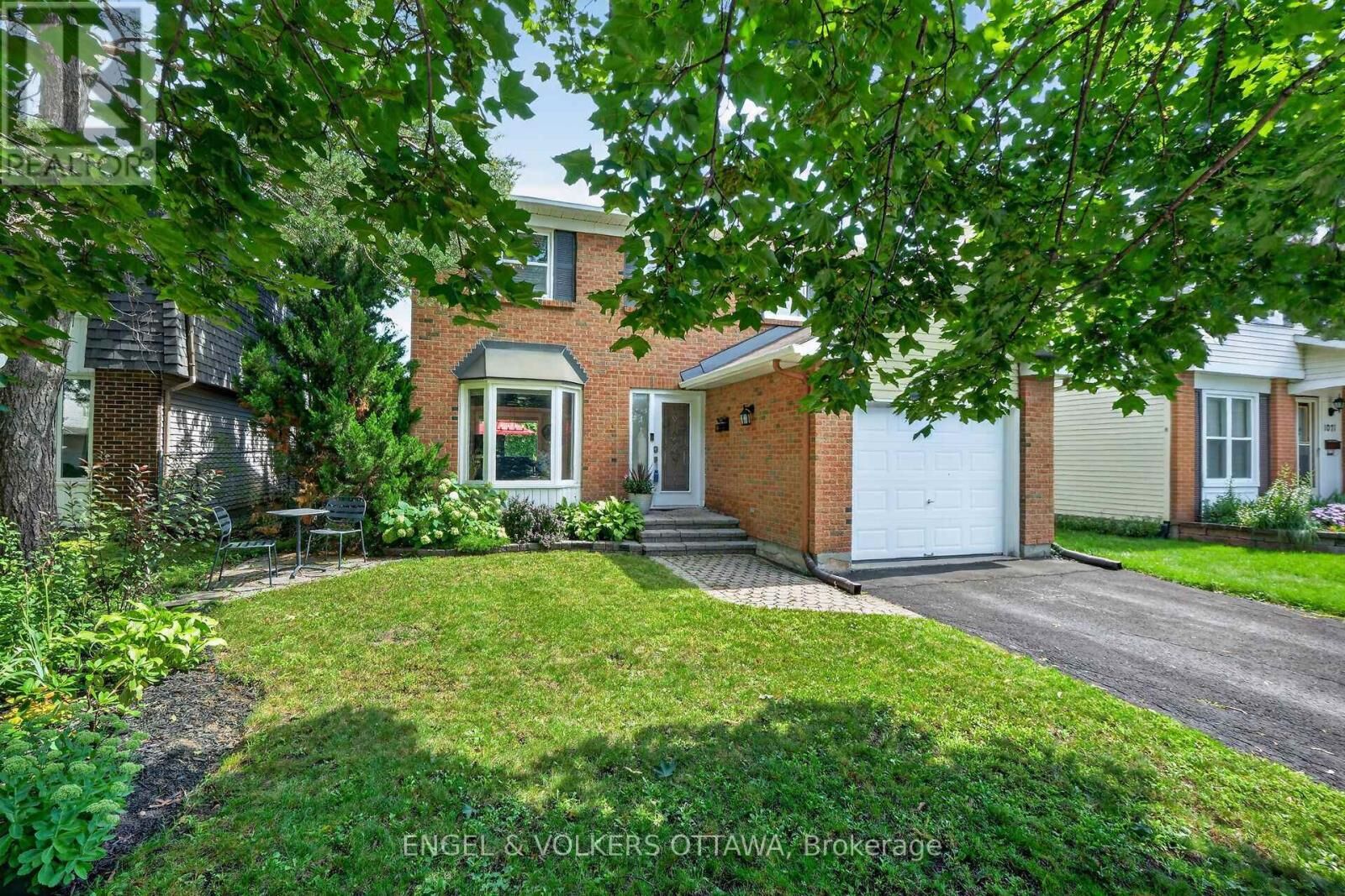 Property Photo: 1069 St Germain Crescent ON K1C 2L7