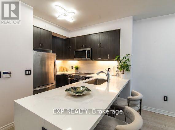 Property Photo: 39 Annie Craig Drive 602 ON M8V 0H1