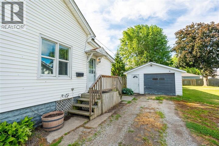 Photo de la propriété:  223 King Street  ON N8A 1H4 