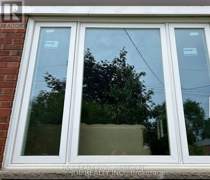 Property Photo: 8 Highwood Ave Avenue ON M1R 2E4