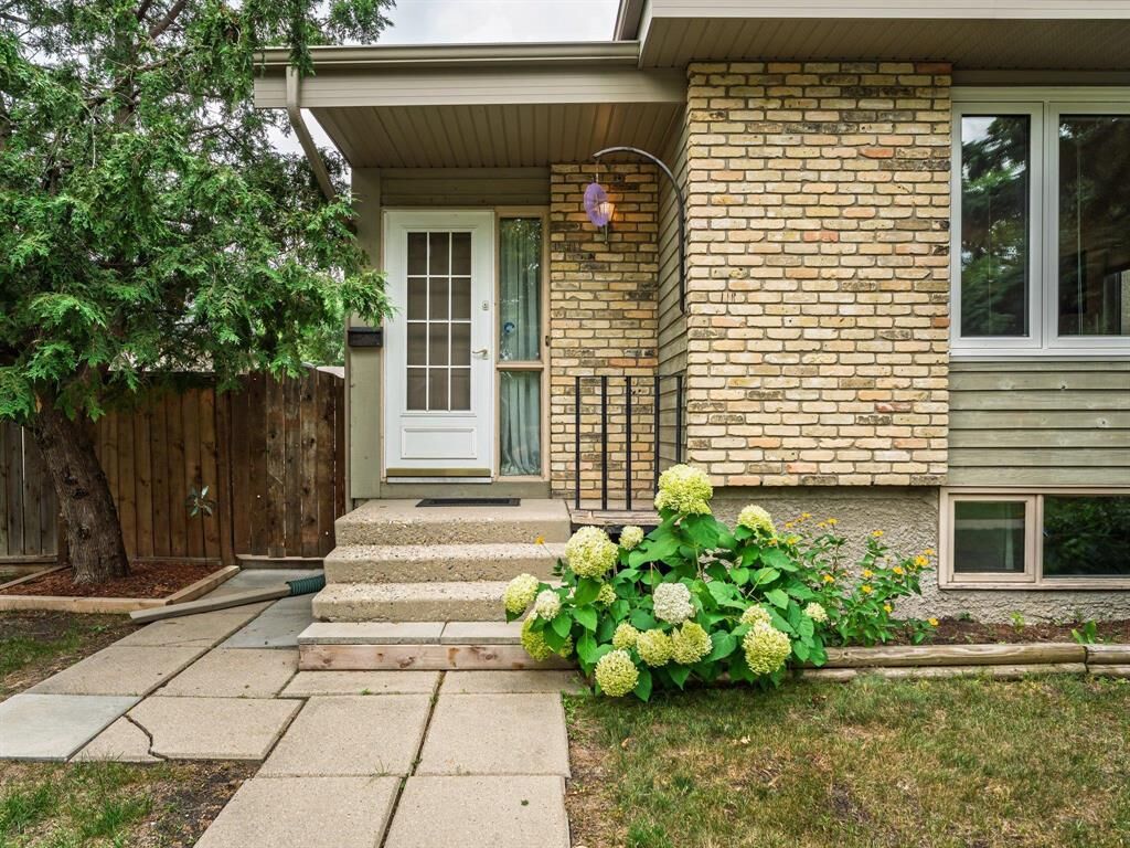 Property Photo: 350 Ashworth Street MB R2N 2L7