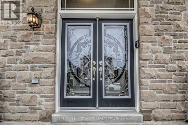 Property Photo: 4 Aquilina Court ON L1Z 0E5
