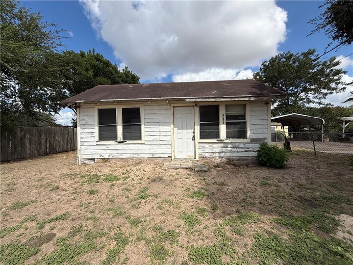 Property Photo: 1008 S Aster Street S TX 78368