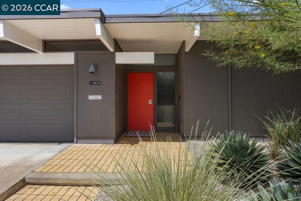 Property Photo: 160 Los Cerros Ave CA 94598