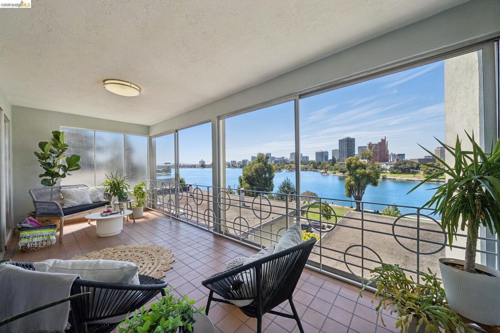 Property Photo:  2324 Lakeshore Ave 6  CA 94606 