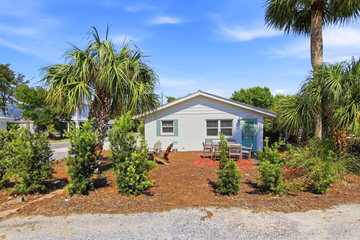 Property Photo:  2562 W Co Highway 30-A  FL 32459 
