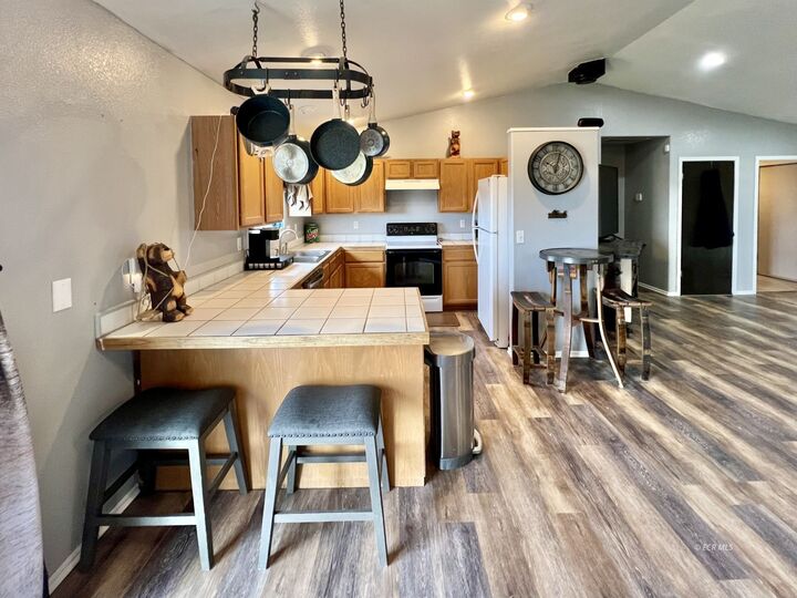 Property Photo: 865 Black Oak Drive NV 89815