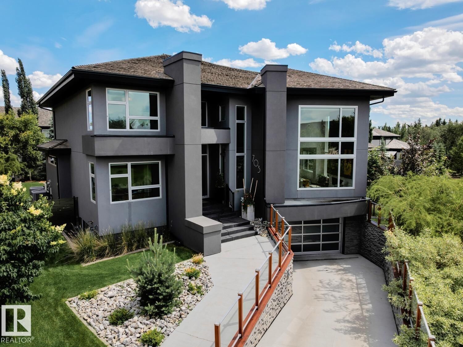 Property Photo: 703 Dalhousie Way NW AB T6M 2V3