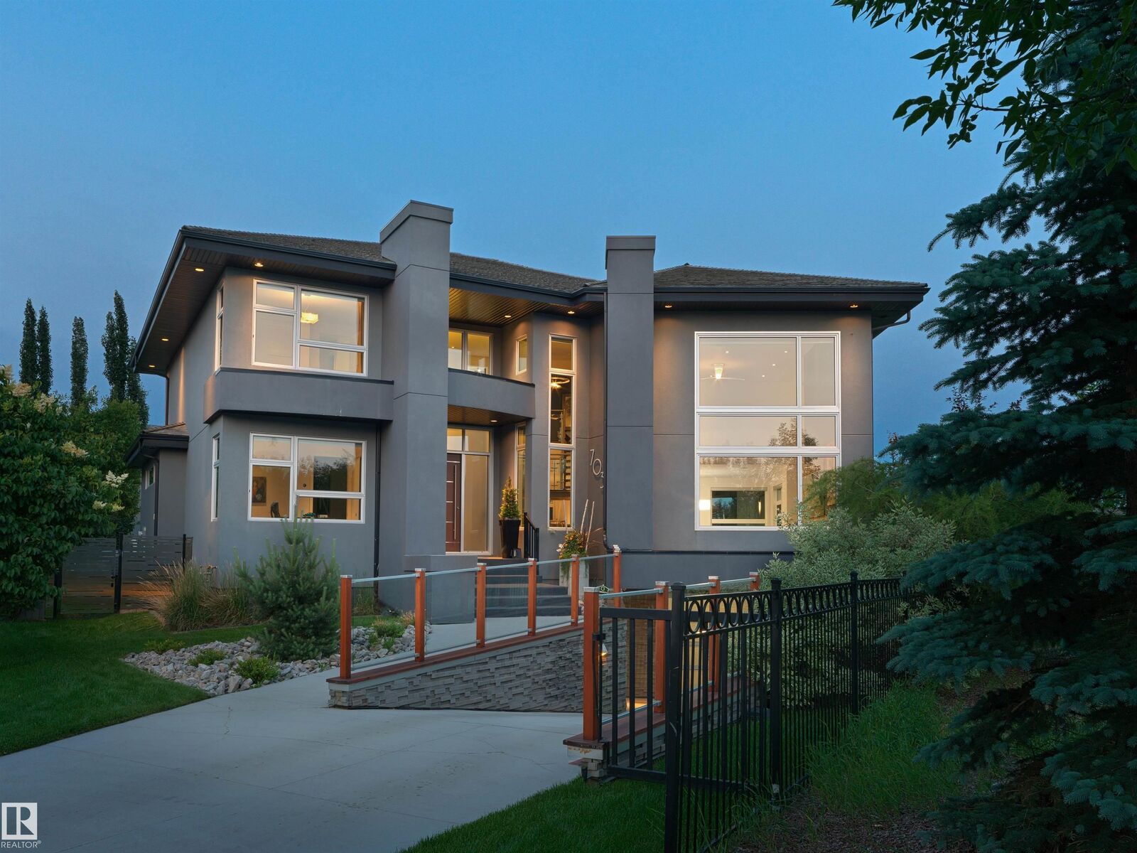 Property Photo: 703 Dalhousie Way NW AB T6M 2V3