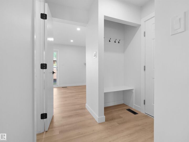 Property Photo: 126 Woodstock NW AB T5T 0H6