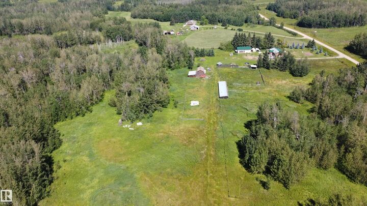 Property Photo:  49480 Rge Rd 41  AB T0C 2T0 