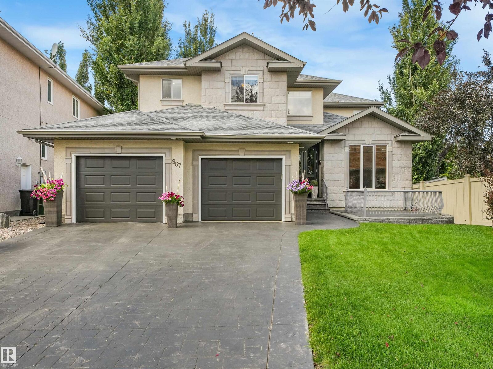 Property Photo:  967 Lamb Crescent NW  AB T6R 2X8 