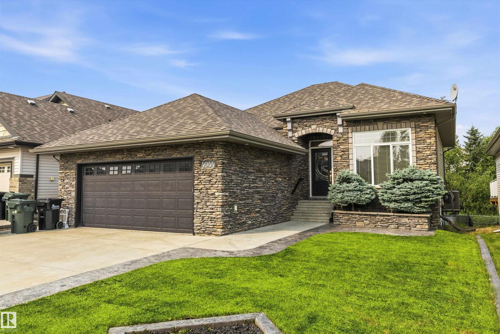 Property Photo: 4044 Crowsnest Crescent AB T8H 0G9