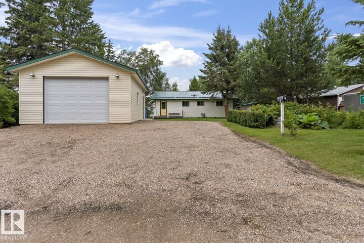 Property Photo:  514 60017 Rng Road 110 A  AB T0E 0C0 