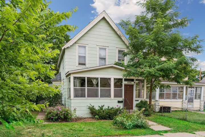 Property Photo: 894 Beech Street MN 55106