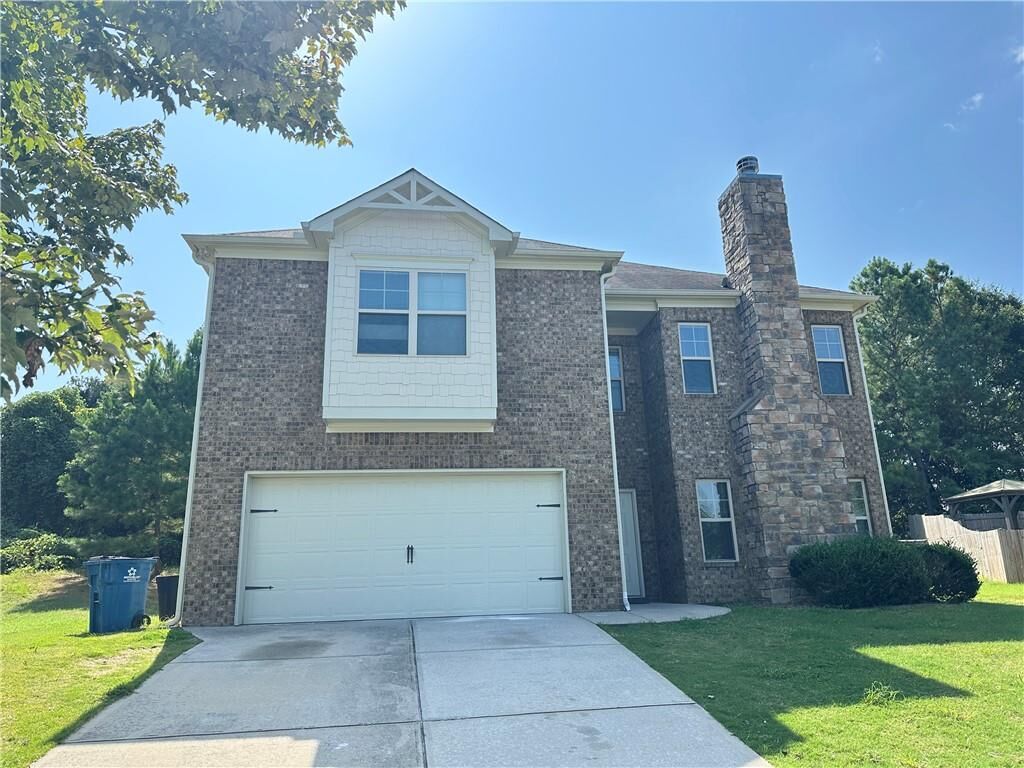 Property Photo: 1129 Ida Woods Court GA 30045