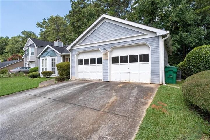 Property Photo: 511 Barclay Court GA 30083