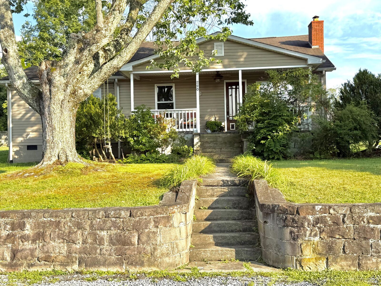 Property Photo:  220 Maple  WV 25840 