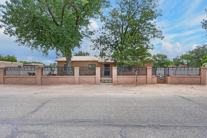 Property Photo:  5648 Greer Loop Loop SW  NM 87105 