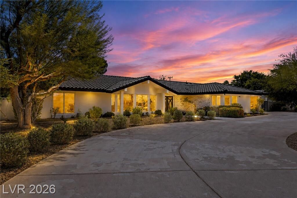 Property Photo: 6980 Mira Vista Street NV 89120