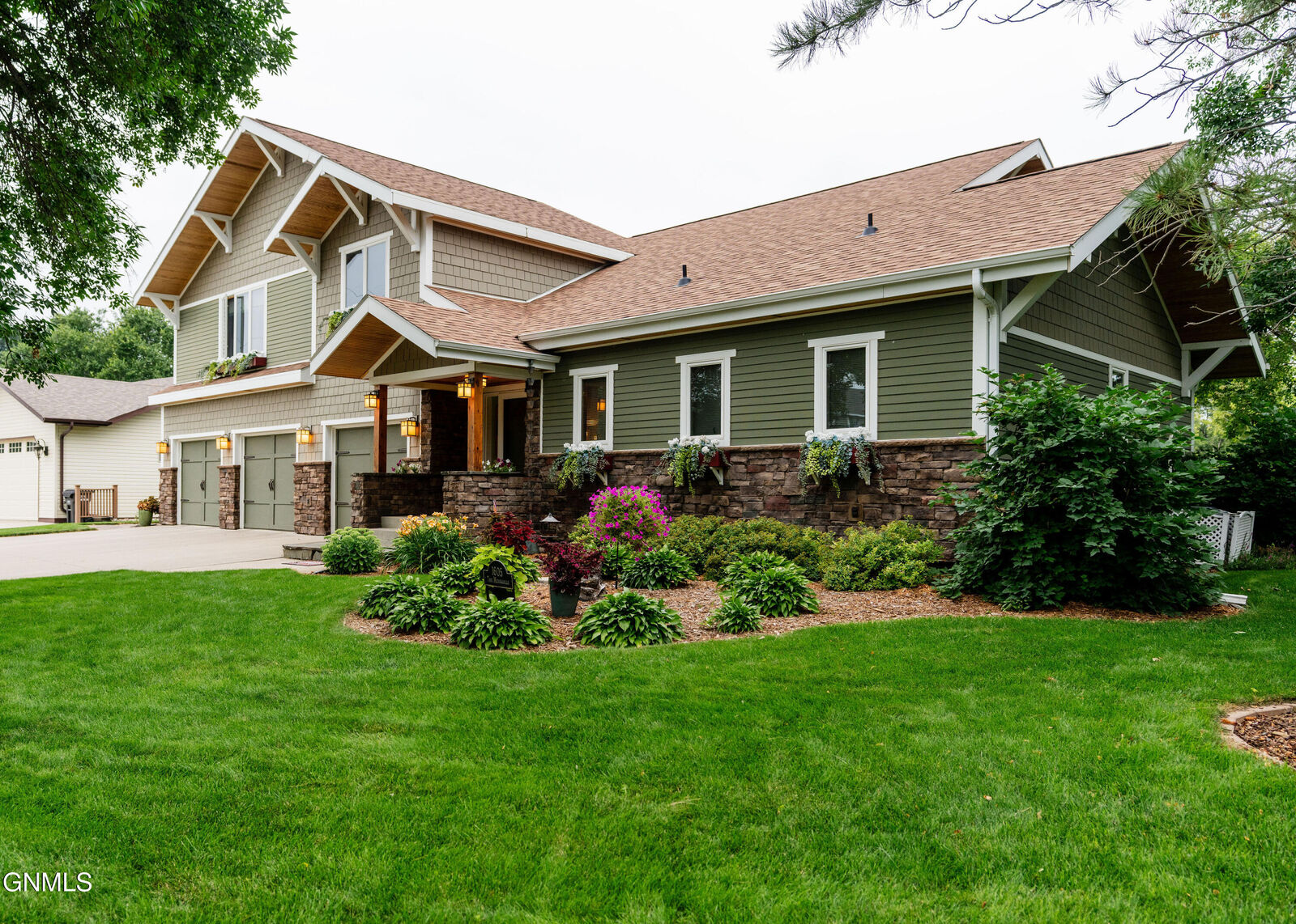 Property Photo: 1605 9th Avenue SE ND 58401