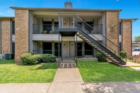 Property Photo: 500 E Loop 820 606 TX 76112