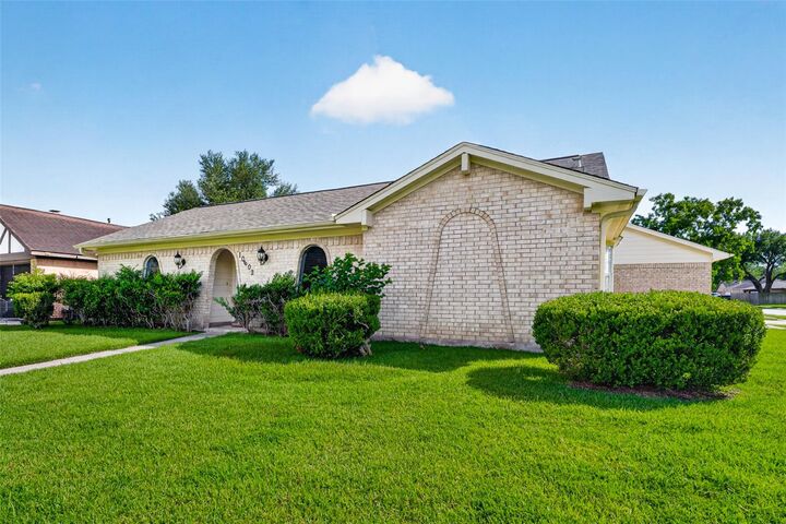 Property Photo:  10602 Sagewind Drive  TX 77089 