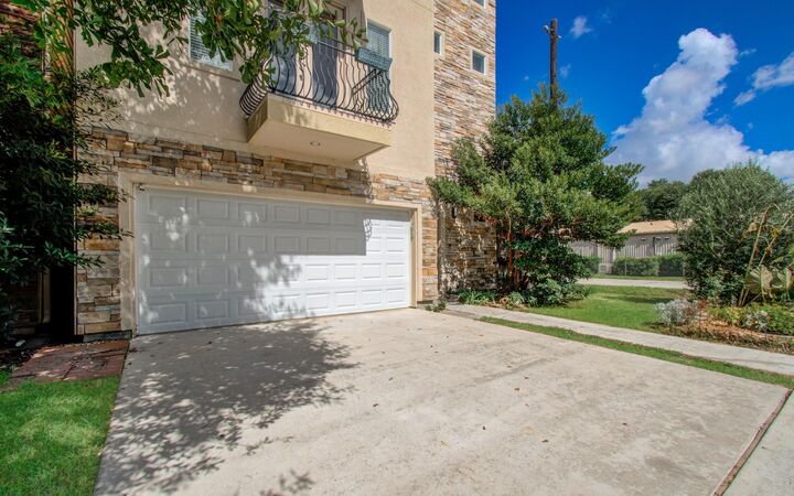 Property Photo:  2609 Detering Street  TX 77007 