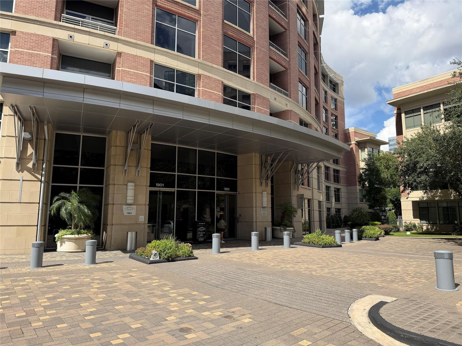 Property Photo: 1901 Post Oak Boulevard 1105 TX 77056