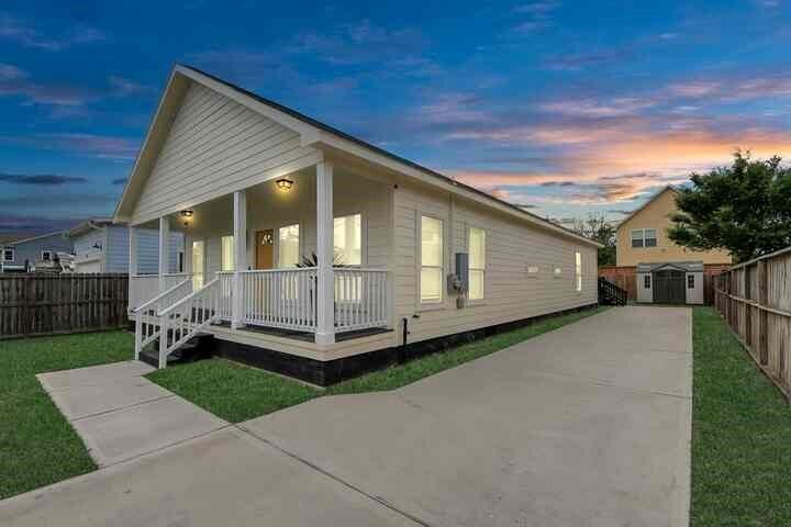 Property Photo: 3308 Castor Street TX 77022