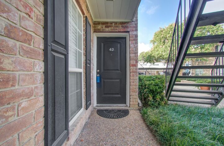 Property Photo: 6402 Del Monte Drive 42 TX 77057