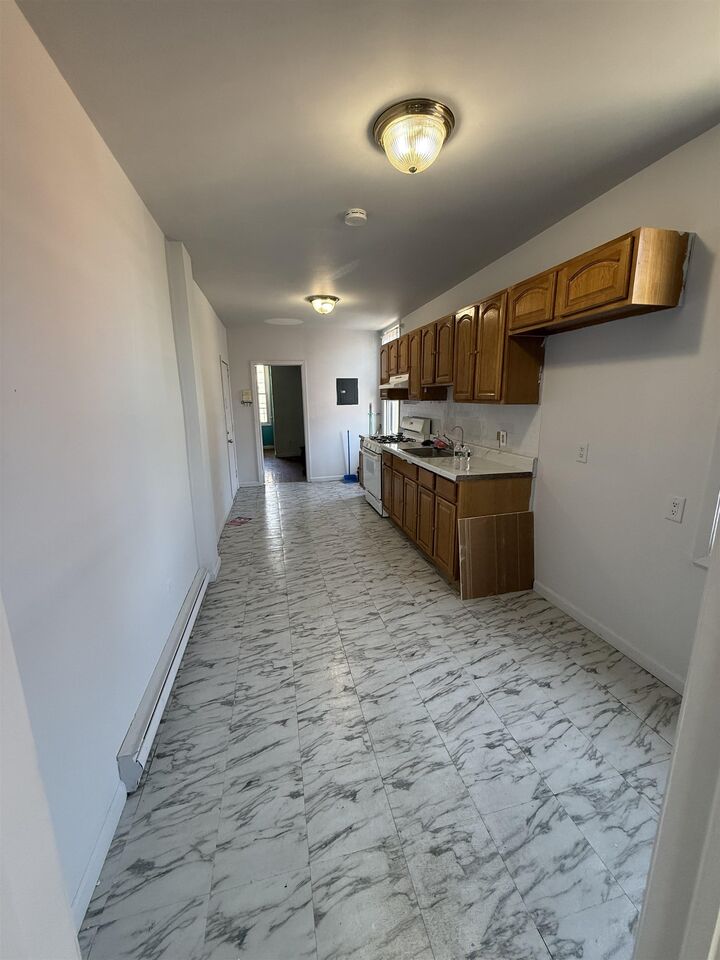Property Photo:  2033 Bergenline Ave 3R  NJ 07087 