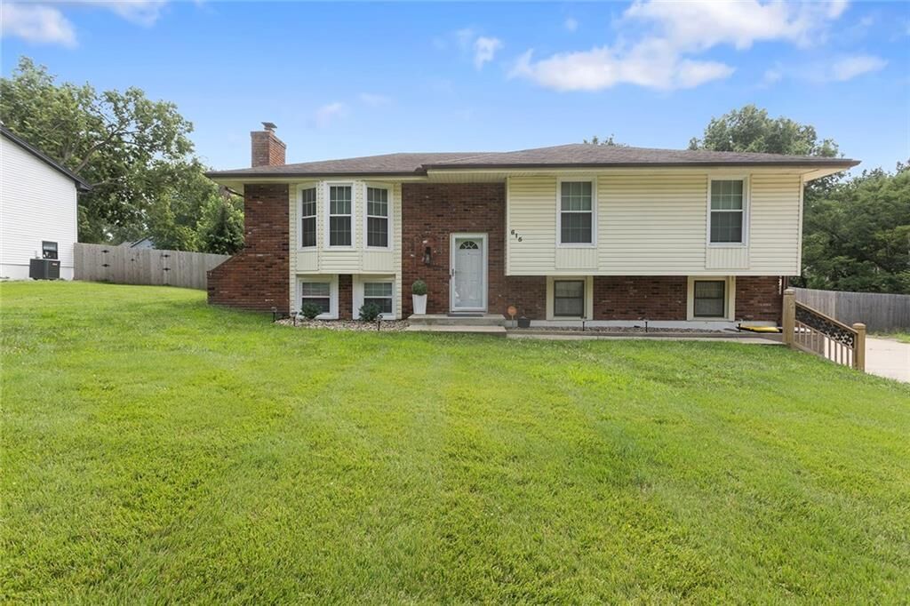 Property Photo: 615 NE 113th Street MO 64155