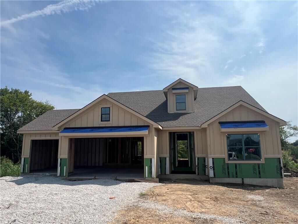 Property Photo:  21401 Twin Oaks Parkway  MO 64078 
