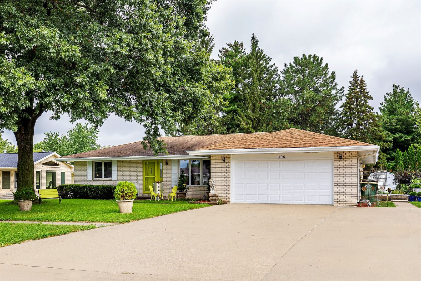 Property Photo:  1306 E Girard Avenue  IA 50125 