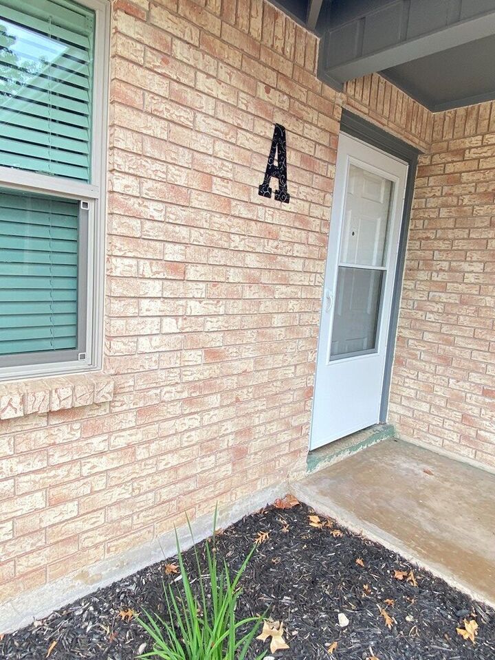 Property Photo:  205 A&Ampb N Manor Dr  TX 78028 