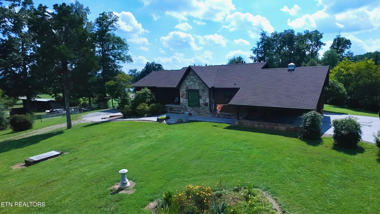 Property Photo:  429 Henry Lane  TN 37742 