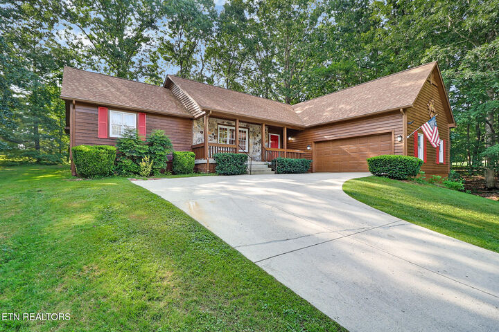Property Photo: 25 Amesbury Court TN 38558