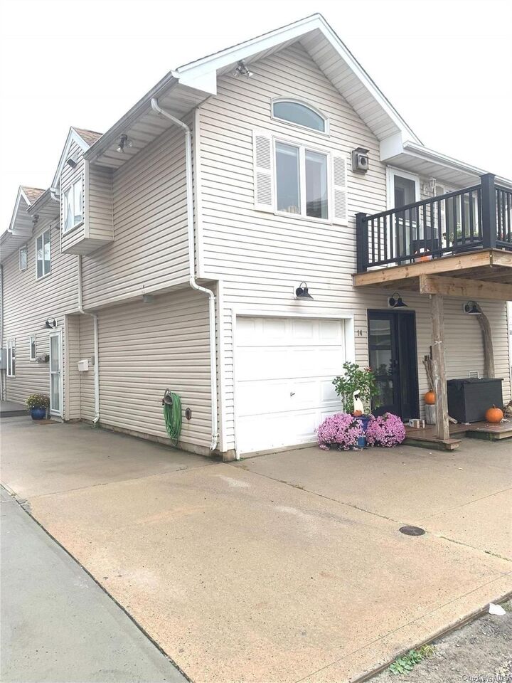 Property Photo:  14 Kentucky Street 2  NY 11561 