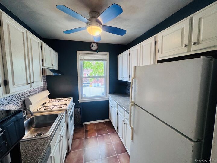 Property Photo:  1600 Grand Avenue R3  NY 11510 