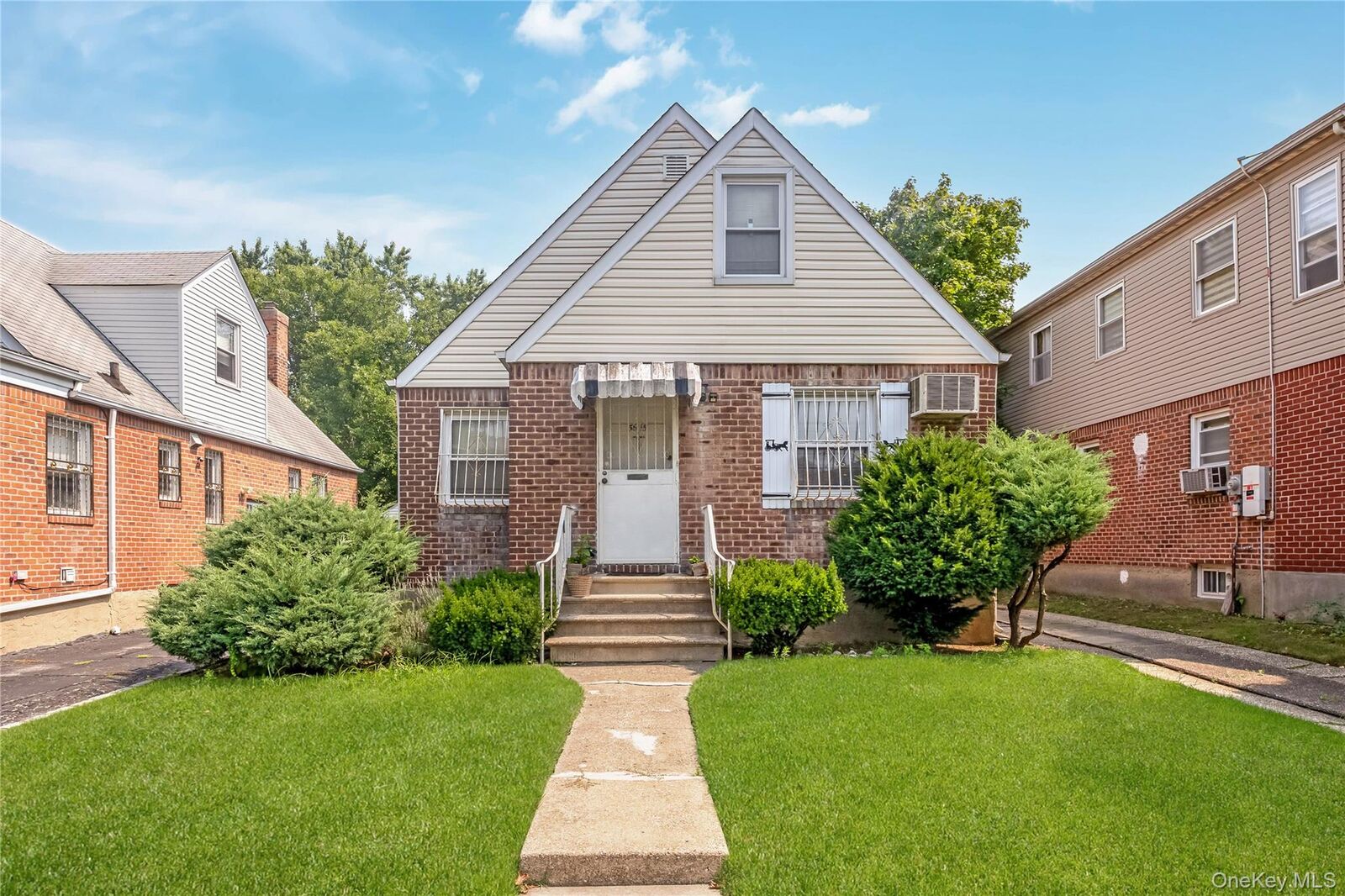 Property Photo:  5615 196th Street  NY 11365 