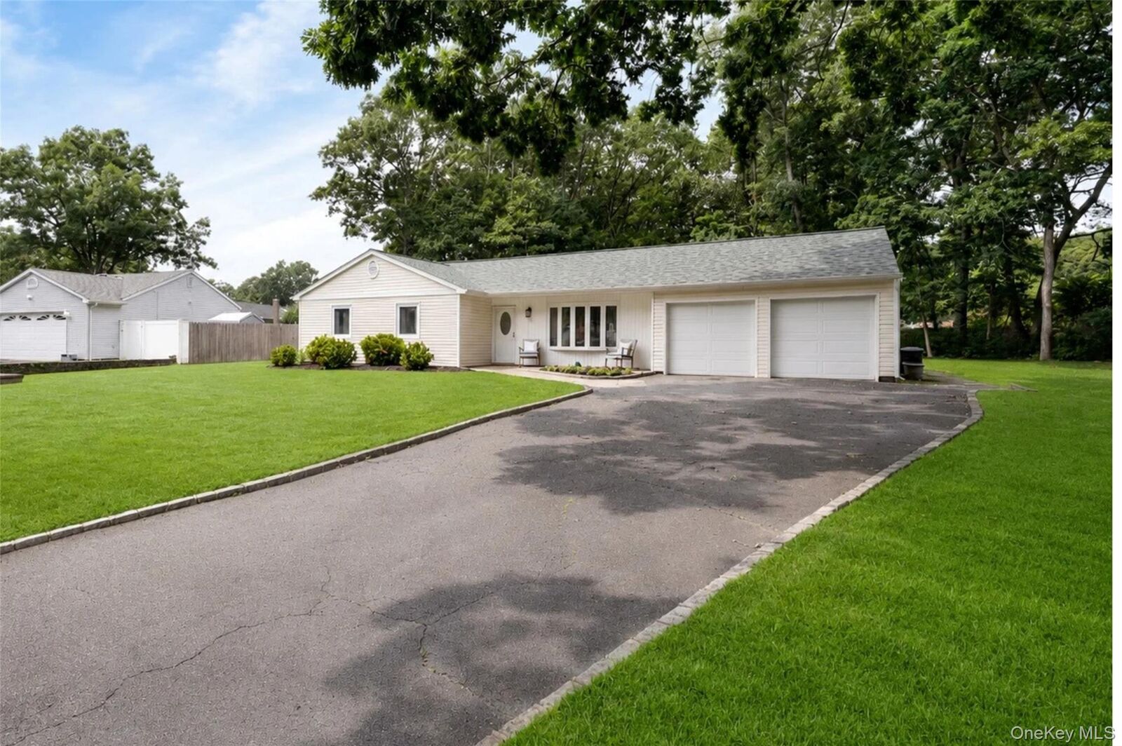 Property Photo:  4 Shelley Court  NY 11953 