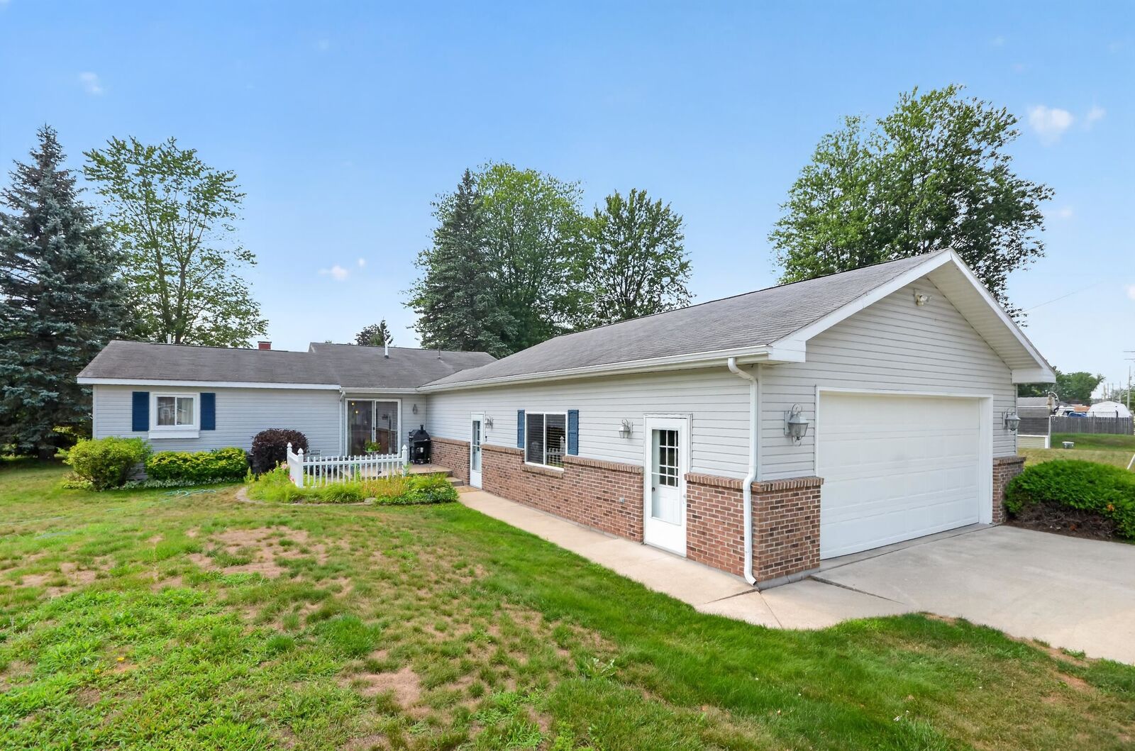Property Photo: 313 Twin Lake MI 48612