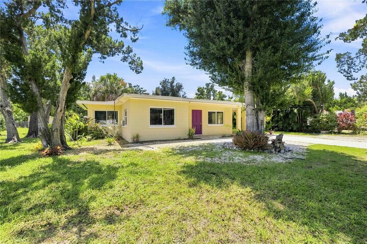 Property Photo: 114 Lakeview Drive FL 34275