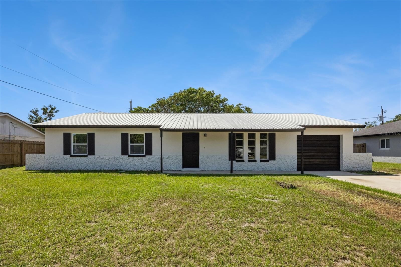 Property Photo: 1660 Ashwood Avenue FL 32796