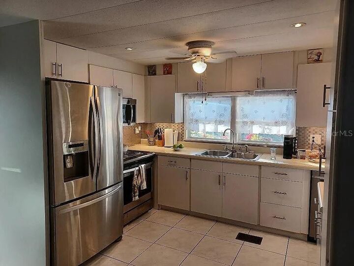 Property Photo: 7880 54th Avenue N 106 FL 33709