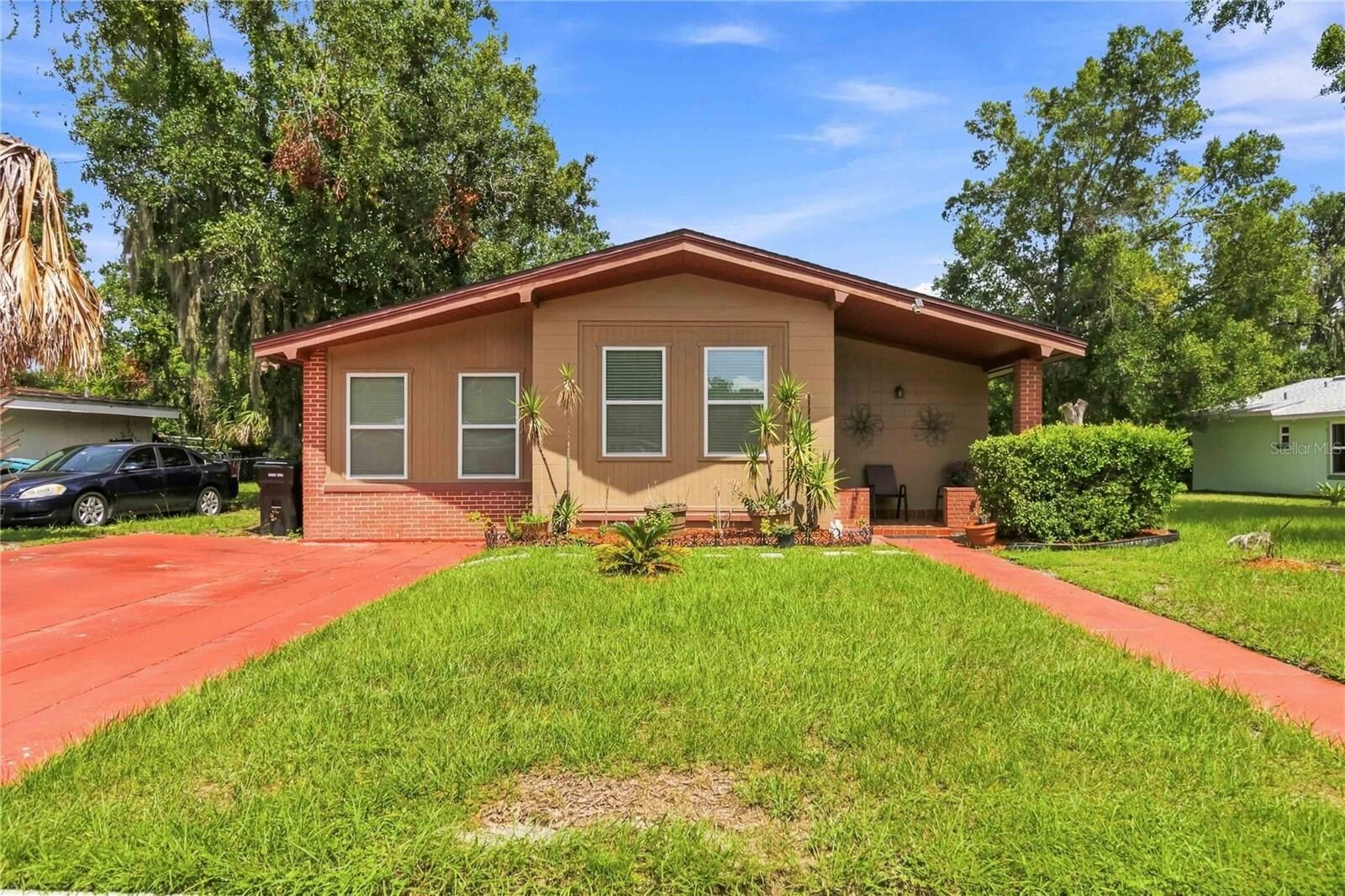Property Photo: 841 Wooden Boulevard FL 32805